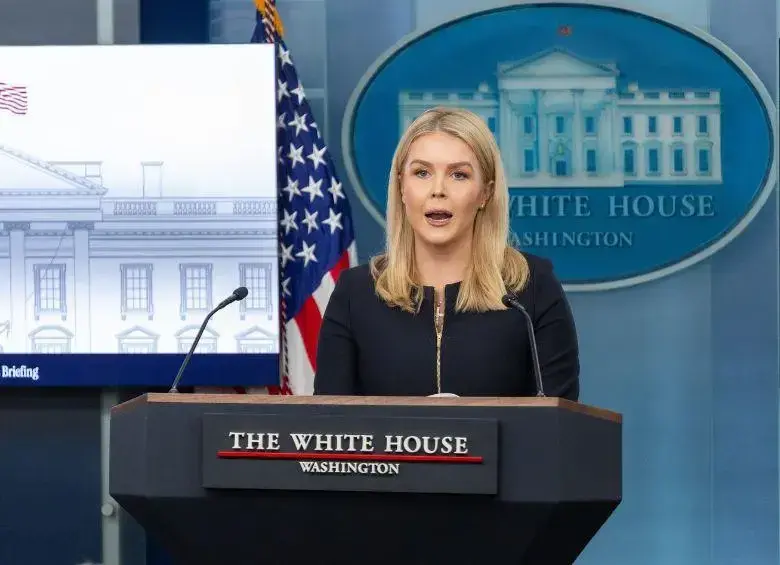 La secretaria de prensa de la Casa Blanca llamó “activistas judiciales” a los jueces estadounidenses que han bloqueado o suspendido algunas de las decisiones de Donald Trump. FOTO: Xinhua