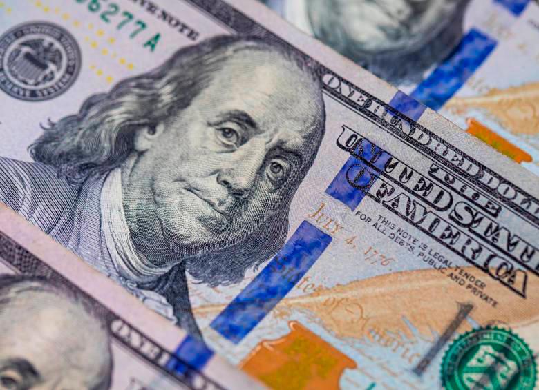 El dólar sigue a la baja esta semana y ya está por debajo de los $3.900. FOTO: Carlos Velásquez