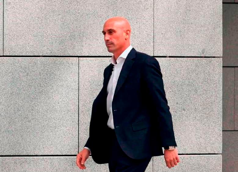 El directivo español Luis Rubiales está sancionado desde octubre del 2023 por el beso que le dio a Jenni Hermoso. FOTO: AFP