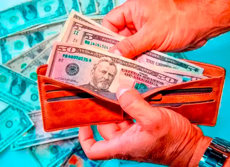 El dólar bajo de la barrera de los 4.000 pesos en Colombia. FOTO EL COLOMBIANO. 