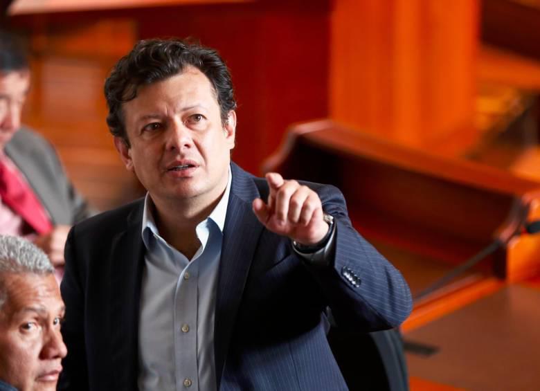 Se trata de uno de sus colaborares más cercanos desde tiempos de la Alcaldía de Bogotá, quien ayuda al mandatario a traducir sus mensajes ante la opinión pública utilizando los medios del Estado para tal fin. Foto: Colprensa 