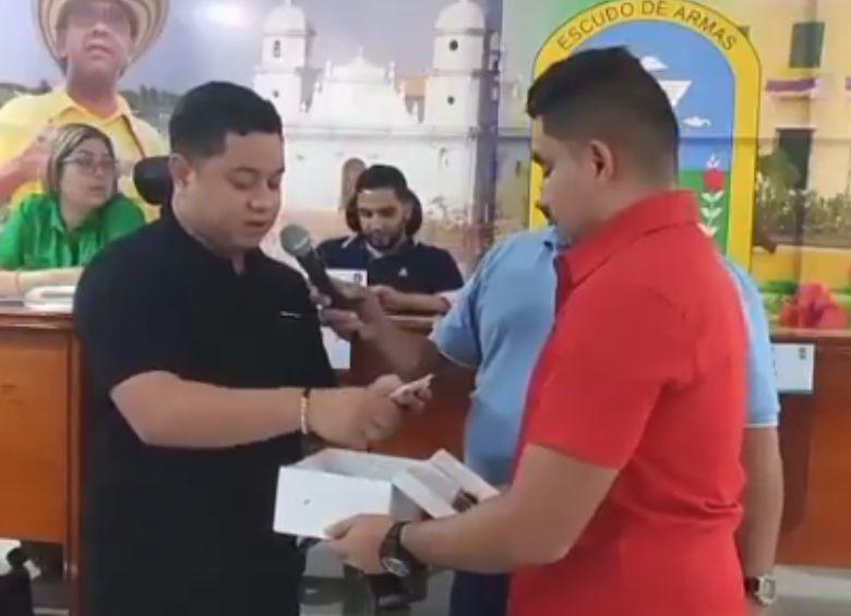 Durante el conteo aparecieron más votos de los concejales que habían para elegir al presidente del Concejo de Soledad, Atlántico. FOTO: CAPTURA DE VIDEO