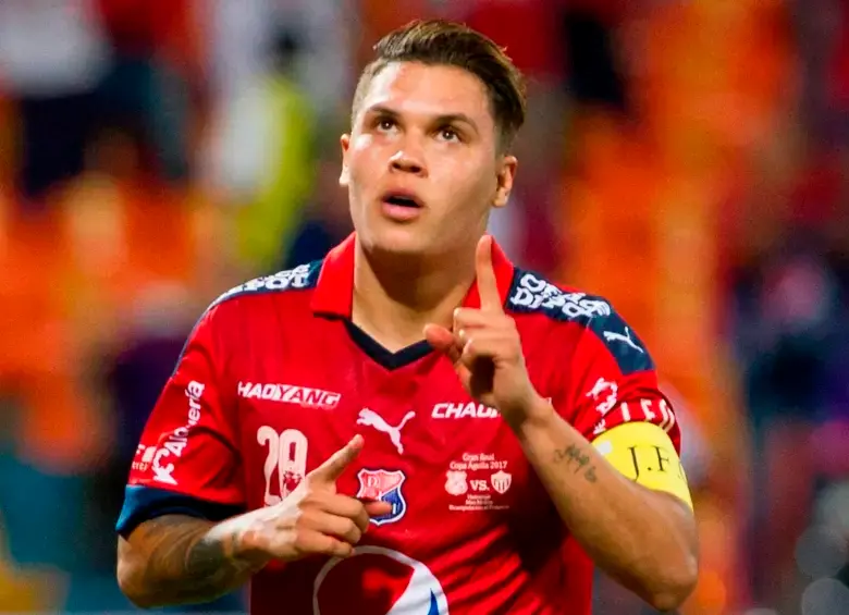 Los hinchas del Poderosos están felices por el regreso de Juan Fernando Quintero, pero deben apoyar al club con la compra de abonos. FOTO MANUEL SALDARRIAGA