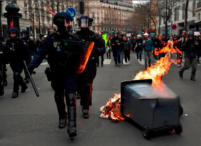 Continúan las protestas en Francia por reforma pensional de Macron. Foto: Guetty. 