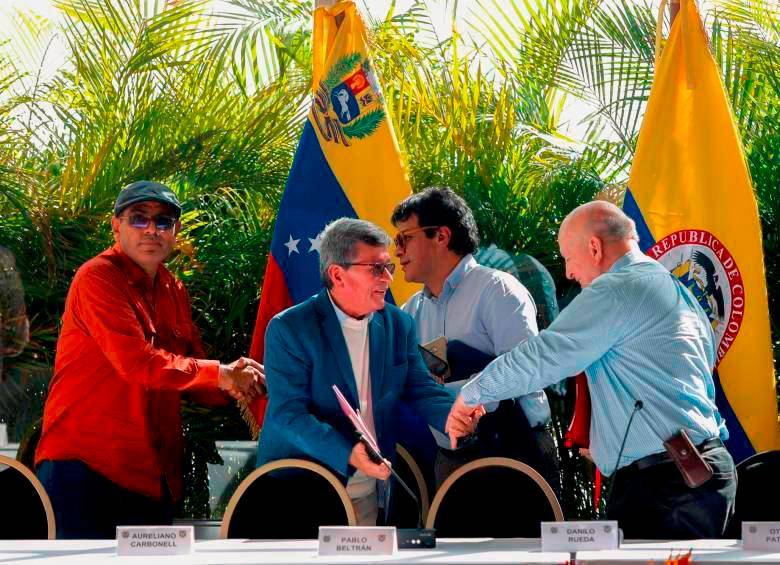 Mesa de delegación entre el Gobierno de Gustavo Petro y el ELN. FOTO: GETTY