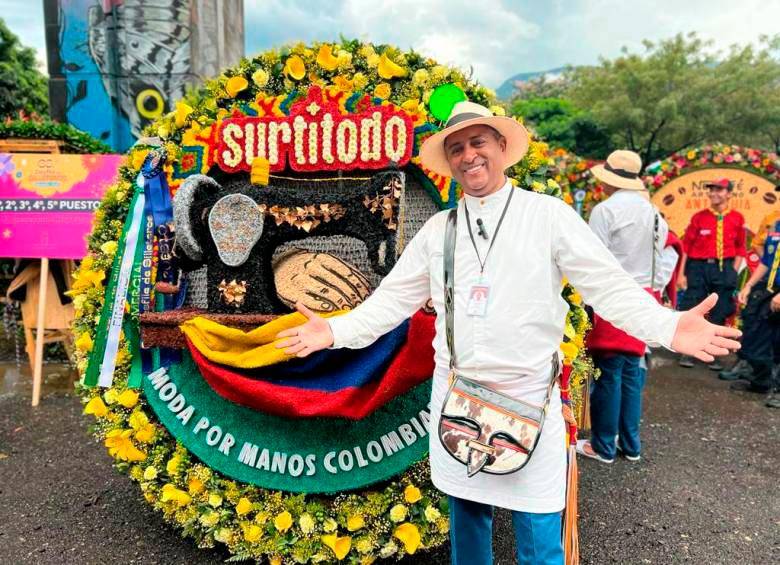 Carlos José Atehortúa de la vereda La Palma es el ganador de la categoría Comercial con su silleta de la empresa Surtitodo. FOTO: Alcaldía de Medellín