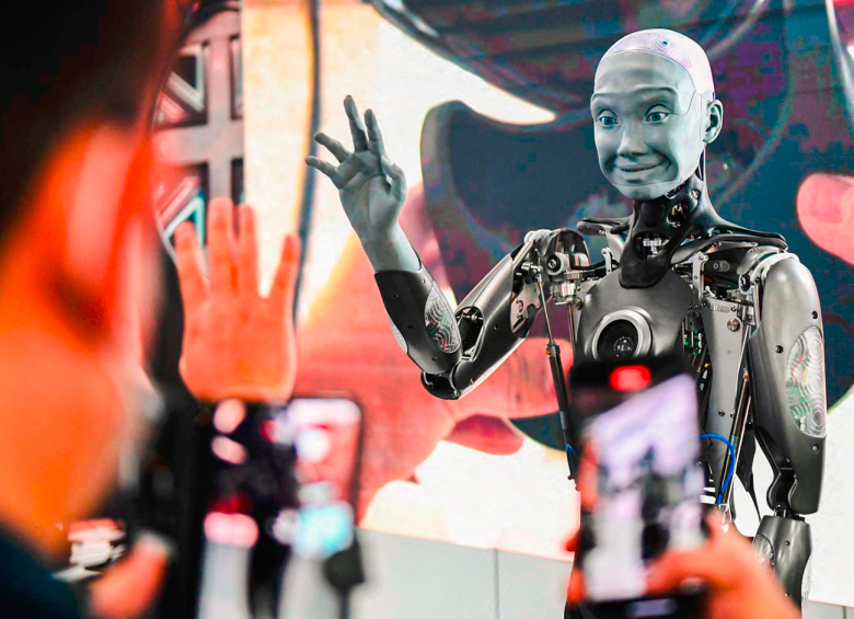La Inteligencia Artificial ha avanzado a un ritmo sorprendente, por eso varias organizaciones han hecho un llamado para que se le regule. Foto: AFP. 