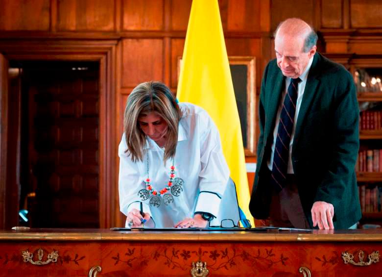 La viceministra Laura Gil al parecer tenía una mala relación con su jefe el canciller Álvaro Leyva. FOTO: Colprensa
