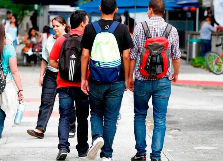 Analistas advierten retroceso en cambios de recargos dominicales y festivos tras aprobación de la reforma laboral.