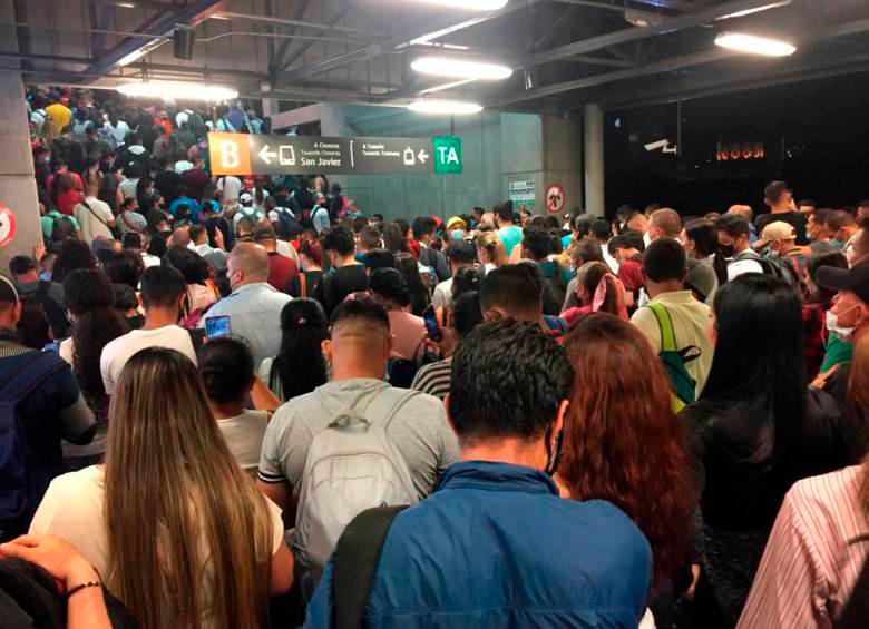 Los tumultos son situaciones ideales que aprovechan los ladrones. Por eso es indispensable portar adelante los bolsos y elementos de valor. FOTO: JAIME PÉREZ