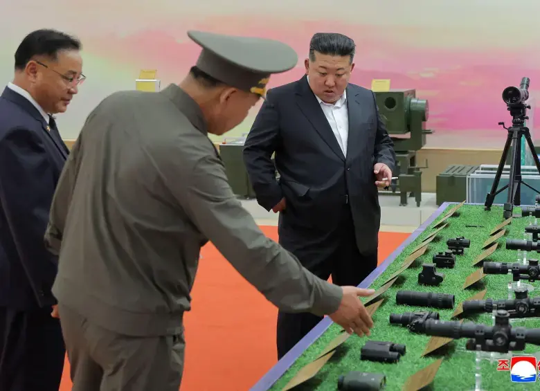 Kim Jong Un aparece junto a su hija tras versiones sobre una supuesta hemorragia cerebral. Foto: AFP