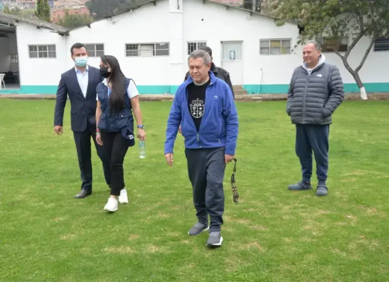 El empresario Carlos Mattos, condenado por sobornar jueces y funcionarios judiciales dentro de un proceso por la distribución de la marca Hyundai en Colombia, tenía tanto poder en la cárcel la Picota de Bogotá, que con la excusa de salir a citas médicas se reunió con amigos y familiares en una oficina ubicada al norte de Bogotá. Foto: Colprensa