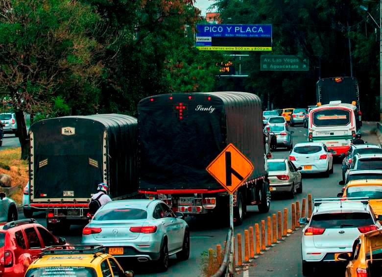 Salvo que su carro sea híbrido o eléctrico, déjelo bien guardado en el parqueadero. FOTO: EL COLOMBIANO