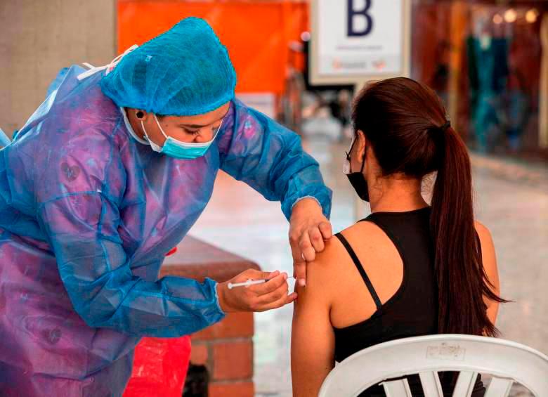 En la ciudad deberán aplicarse 66.348 dosis de refuerzo de aquí al 1 de mayo. FOTO Carlos Velásquez 
