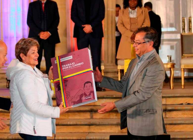 La ministra de Trabajo, Gloria Inés Ramírez, y el presidente, Gustavo Petro, han abanderado la reforma laboral. FOTO MINISTERIO D ETRABAJO