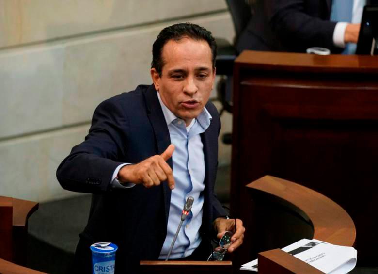 Alexander López se posesionó en la Casa de Nariño como nuevo director del DNP, en medio de críticas de varios sectores que lo cuestionan por no ser economista y no tener experiencia suficiente en política pública. FOTO: COLPRENSA