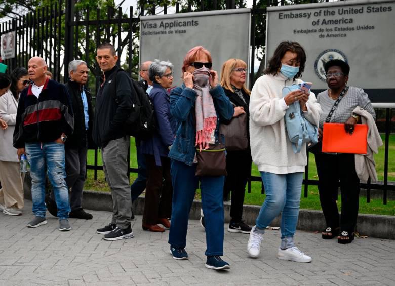 EL COLOMBIANO hizo el paso a paso junto a una persona que tenía una cita programada para el miércoles 29 de enero en la embajada que fue cancelada. Foto: AFP