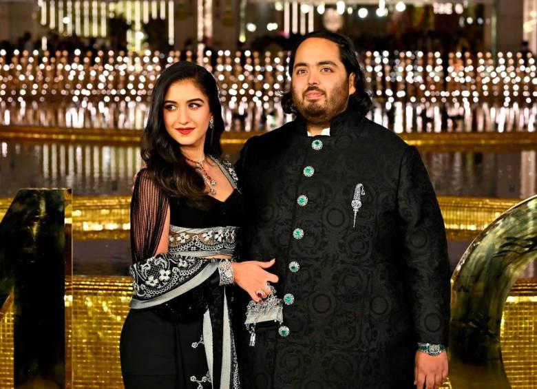 El hijo del hombre más rico del mundo y su futura esposa, Radhika Merchant. Foto: Getty