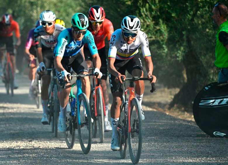 Egan Bernal se perfilaba para ser el “líder” del Ineos en las grandes del pedalismo europeo. FOTO: GETTY