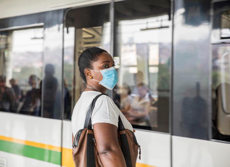 En el metro, tranvía, metrocable y los buses del sistema se deberá usar tapabocas hasta nuevo aviso. FOTO CAMILO SUÁREZ