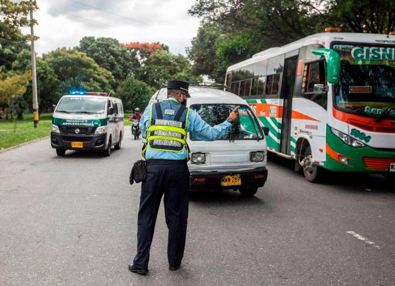 Autoridades de tránsito ejercerán controles durante fin de semana de cierres viales. FOTO: EL COLOMBIANO