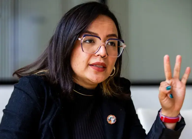 Jennifer Pedraza es economista de la Universidad Nacional, fue líder estudiantil; a sus 30 años pasa de la Cámara al Senado con el partido Dignidad y Compromiso. FOTO Julio César Herrera