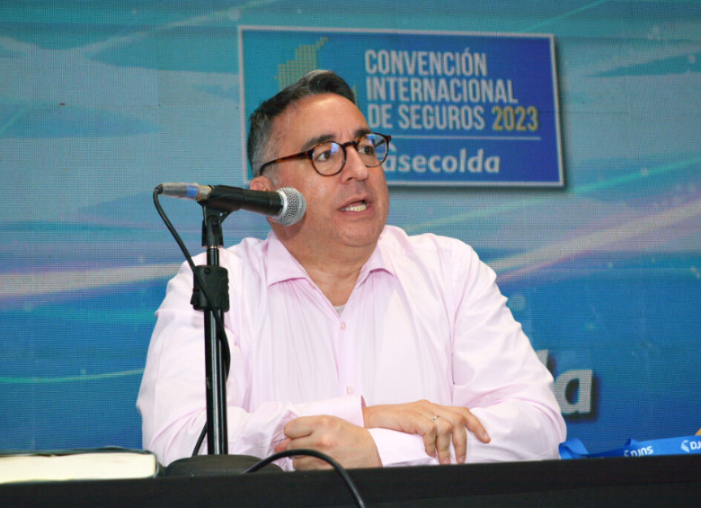 Los delincuentes se hicieron pasar por Gustavo Morales para ofrecer negocios con dólares y euros. FOTO: FASECOLDA