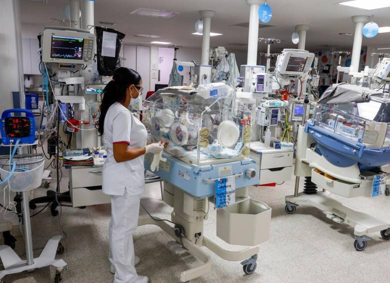 El 73 % de los colombianos califica el sistema de salud como “bueno”, según encuesta de Invamer