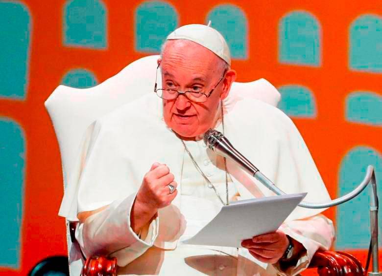 El Papa Francisco hizo un llamado a los obispos para que no señalen a la comunidad LGBTIQ+ sino que los hagan parte de la iglesia. Foto: EFE. 