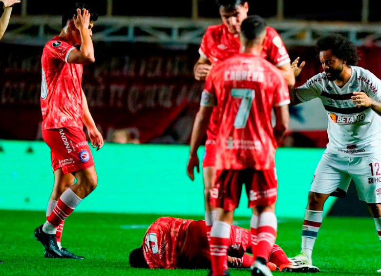El futbolista Luciano Sánchez tendrá una incapacidad de un año para recuperarse del problema de rodilla que sufrió en el partido contra Fluminense. FOTO: GETTY 