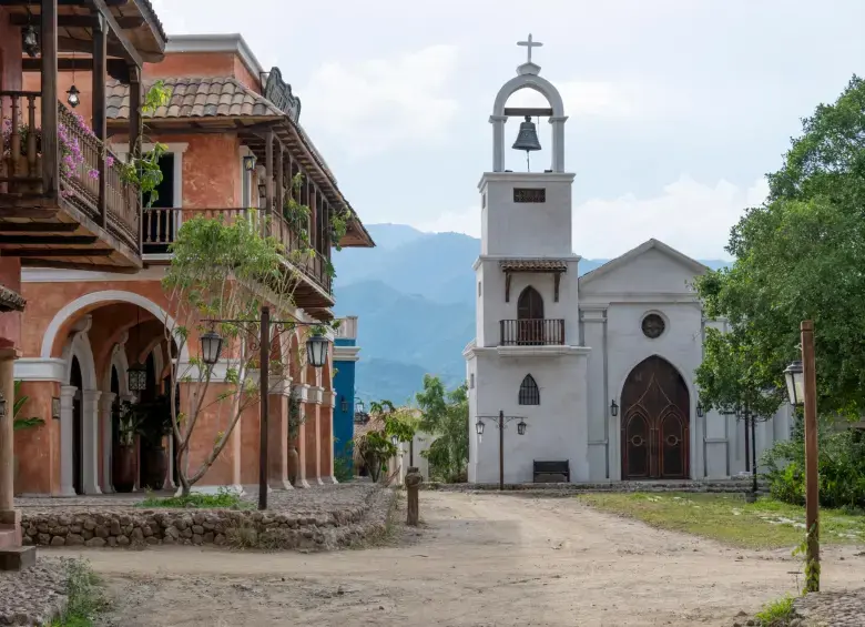 Imágenes del Macondo creado en Tolima que compartieron desde Netflix. FOTO Cortesía