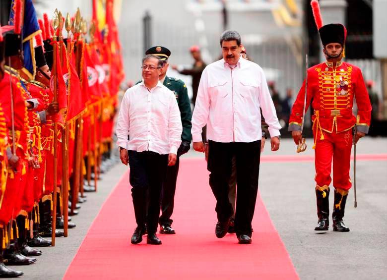 Petro se ha reunido en varias ocasiones con el presidente Nicolás Maduro y ahora espera reunirse con la oposición en búsqueda de destrabar los diálogos. FOTO: ARCHIVO EFE
