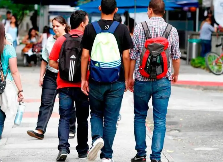 Según el último reporte del Dane para mayo de 2025, la tasa de desempleo nacional bajó 1,3 puntos porcentuales frente a mayo de 2024, al pasar de 10,3% a 9%.