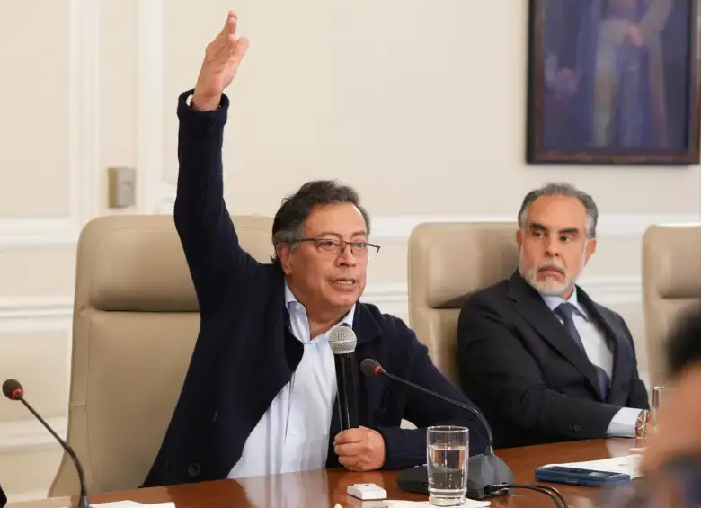 El presidente Petro advirtió que la firma del decreto de consulta es obligatoria para los ministros: “El poder presidencial es poder del pueblo”. FOTO Presidencia