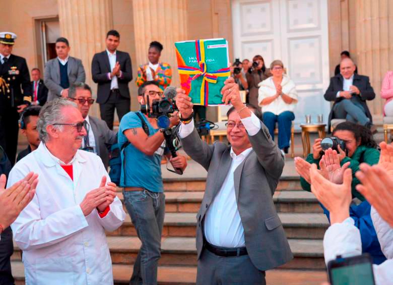 El presidente Gustavo Petro ha hablado con congresistas de diferentes partidos buscando apoyo para la reforma a la salud. FOTO CORTESÍA