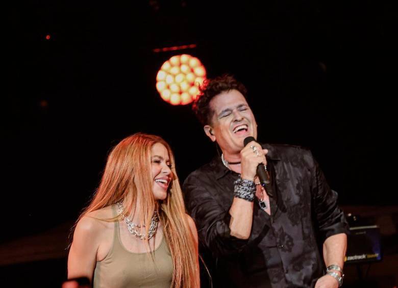 Shakira durante un concierto de Carlos Vives en Estados Unidos. FOTO: TOMADA DE X