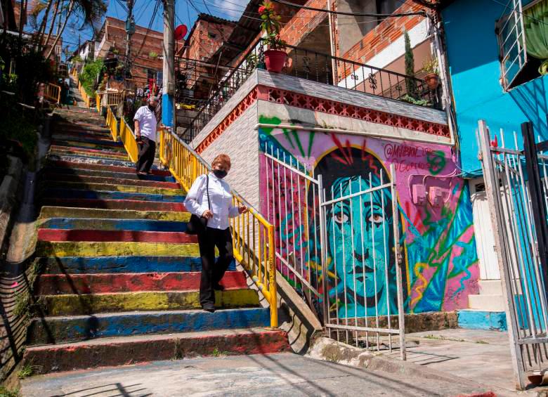 En Colombia, solo el 53,9 % de las personas dicen sentirse seguras caminando en su barrio durante el día. Foto: Carlos Velásquez