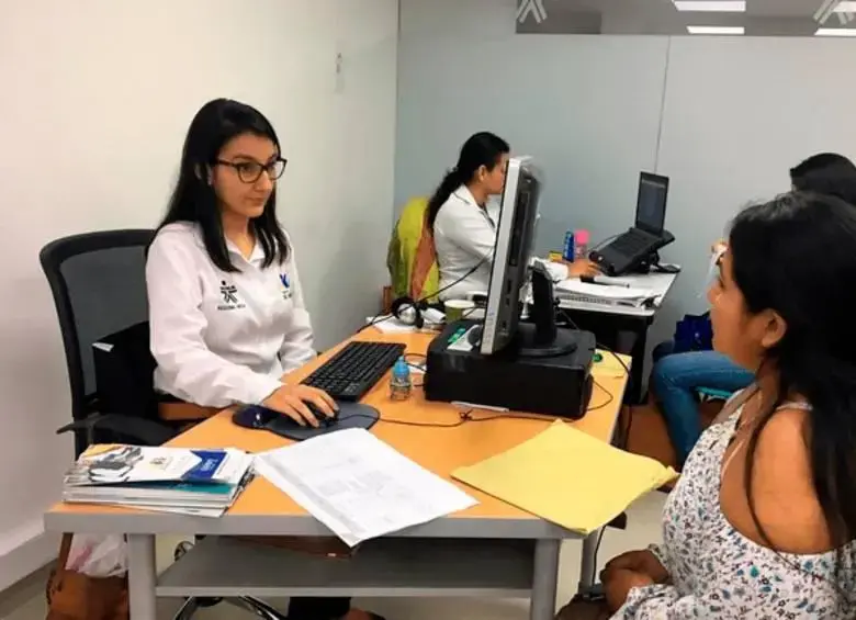 Aprendices del Sena. Más de 8.000 empresas optaron por pagar la cuota de monetización en 2025, una cifra superior a la registrada antes de la reforma laboral. Foto: Colprensa