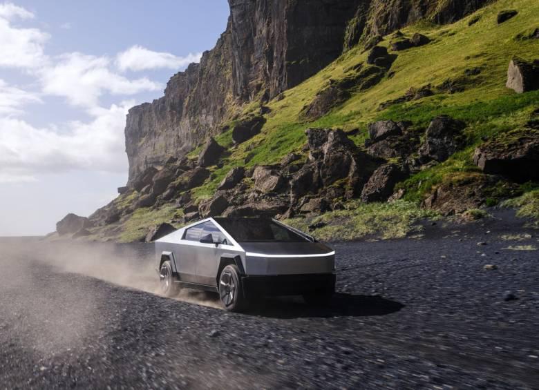 La producción del Cybertruck comenzó en 2023. FOTO: TESLA