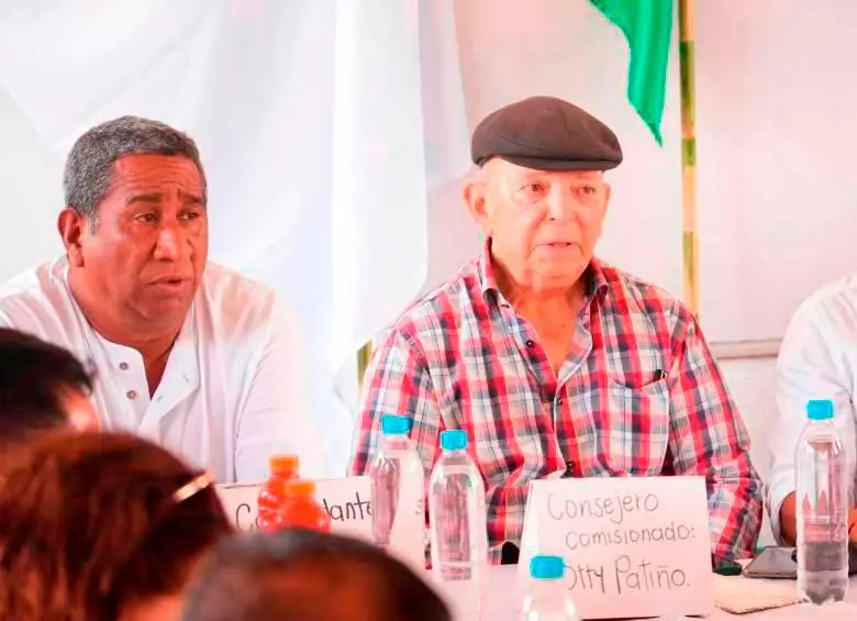 Gabriel Yepes Mejía, alias HH junto a Otty Patiño, Consejero Comisionado de Paz. FOTO: Cortesía