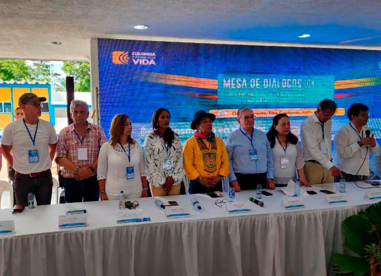 Mesa de negociación entre el Gobierno y el Estado Mayor Central. FOTO CORTESÍA