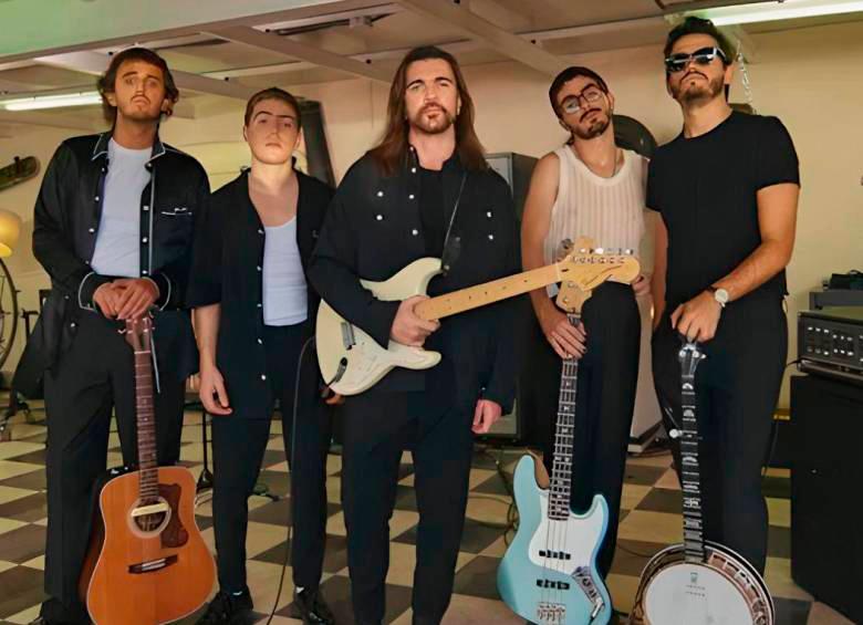 Juanes, artista paisa, y Morat, banda bogotana, estarán de concierto en Medellín este 2022. FOTO CORTESÍA.