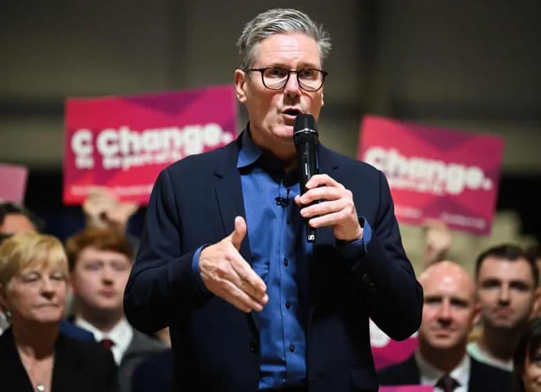 El primer ministro británico, Keir Starmer, anunció el refuerzo de la presencia militar del Reino Unido en la región y defendió la autorización para que EE. UU. use bases británicas con fines “defensivos y proporcionados” frente a Irán. FOTO: AFP. 