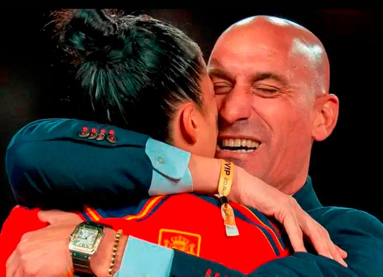 Mamá de Luis Rubiales se declara en huelga de hambre tras la suspensión de su hijo Luis Rubiales, por besar a jugadora sin consentimiento. Foto: Getty