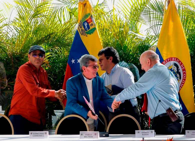 Mesa de negociación entre el Gobierno de Gustavo Petro y la guerrilla del ELN. FOTO: AFP