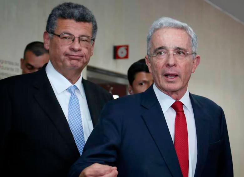 El abogado Jaime Granados junto al expresidente Álvaro Uribe. FOTO COLPRENSA