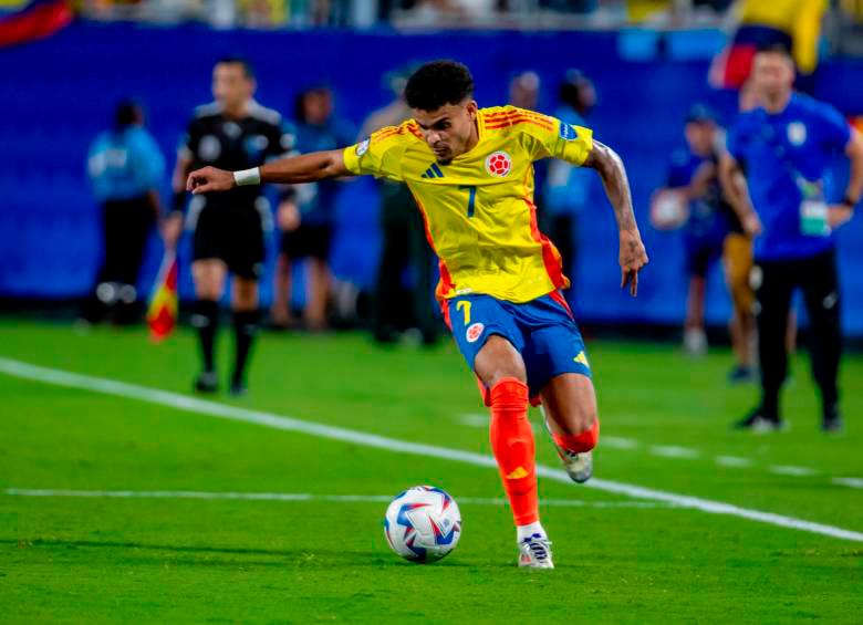 Luis Díaz, después de las buenas presentaciones que ha tenido con el Liverpool de Inglaterra en los partidos del inicio de la Liga Premier Inglesa, es la gran figura de Colombia para enfrentar a los incas. FOTO: JUAN ANTONIO SÁNCHEZ 