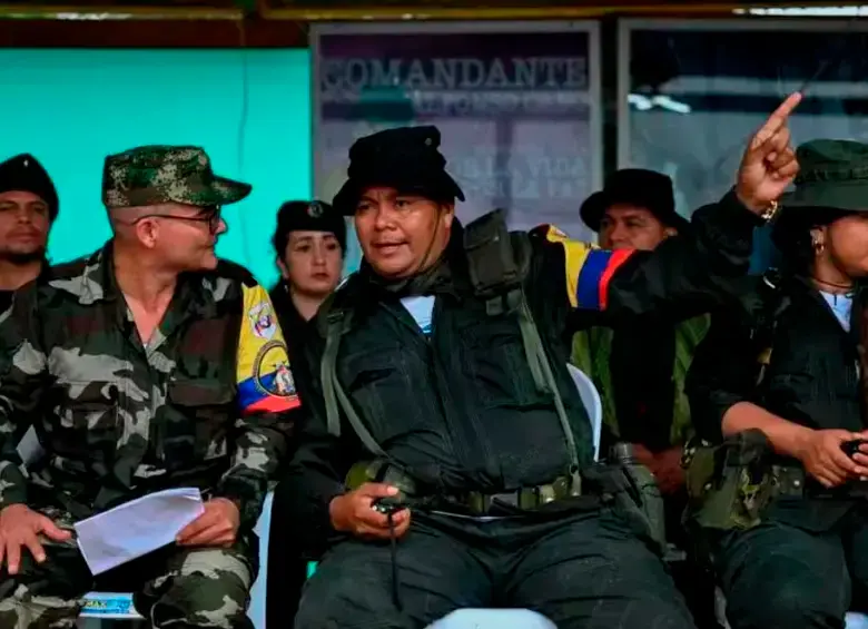 Las disidencias de las Farc al mando de alias Calarcá serían los responsables del ataque contra un helicóptero en Amalfi (Antioquia), que dejó 12 policías muertos. FOTO AFP