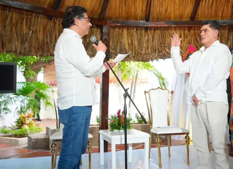 De forma anticipada, Petro posesionó a Gregorio Eljach. Foto: redes sociales