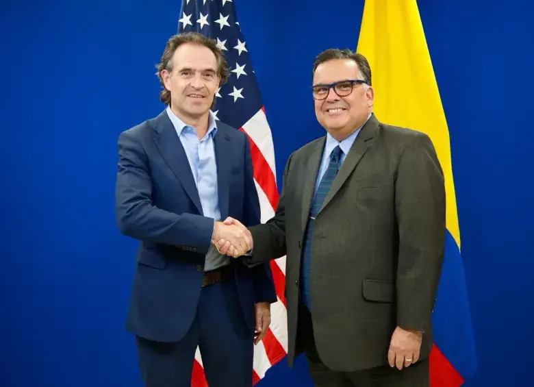 El alcalde de Medellín, Federico Gutiérrez, y el embajador (e) de Estados Unidos en Colombia, se reunieron para hablar sobre la explotación sexual de niños, niñas y adolescentes en Medellín. Foto: cortesía Alcaldía de Medellín